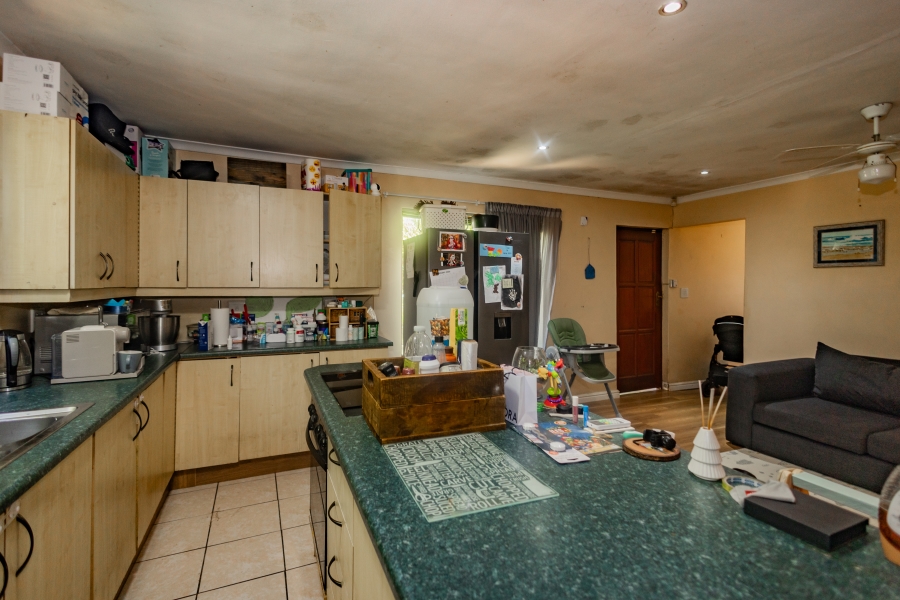 6 Bedroom Property for Sale in Uitzicht Western Cape